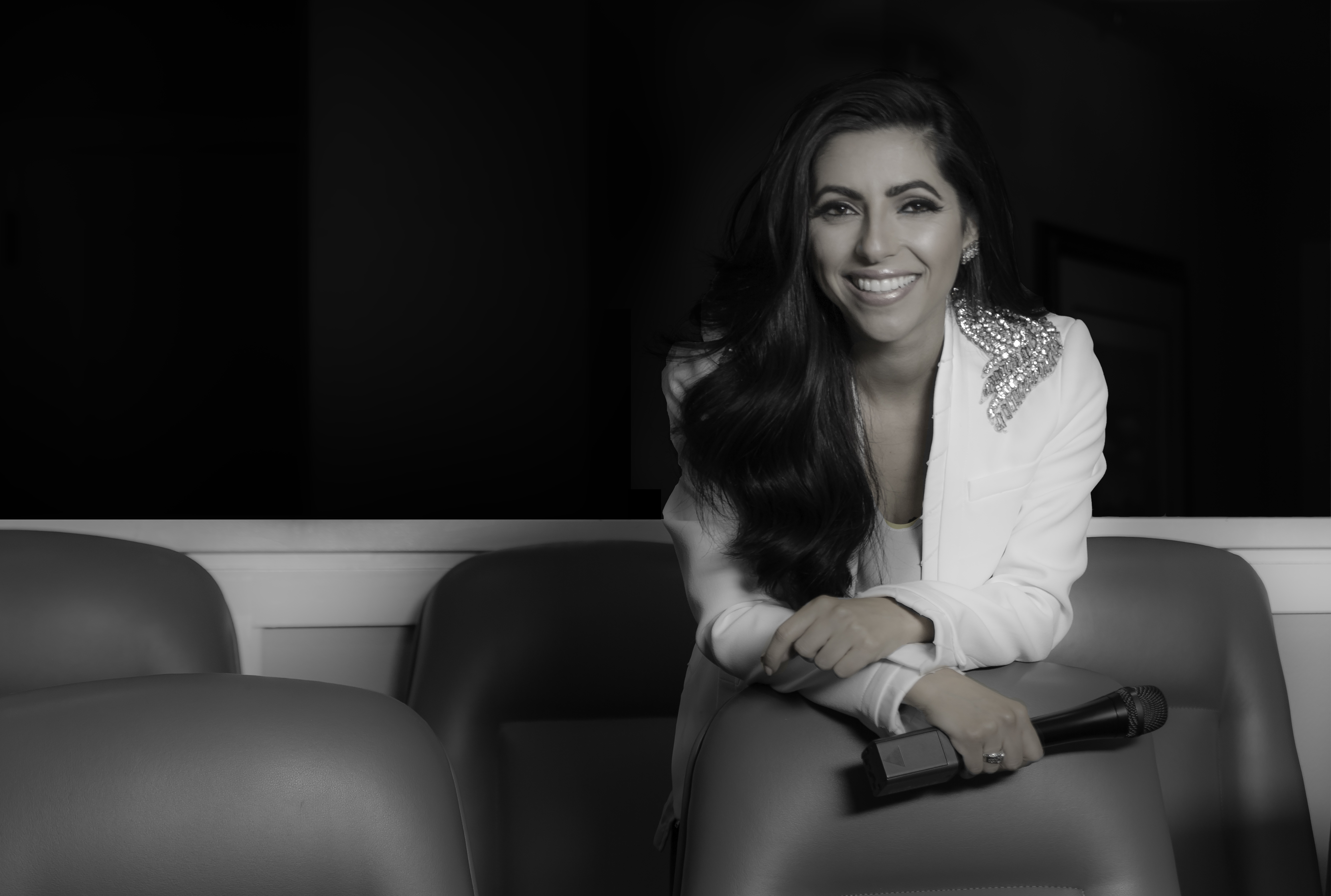 Mona Parsa F12